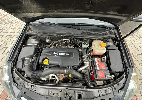 Opel Astra cena 11900 przebieg: 307386, rok produkcji 2011 z Rumia małe 92